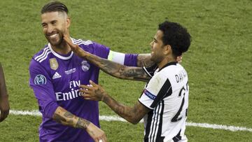 Alves se autoinvita a la polémica y opina del pisotón de Ramos