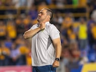 Andre Soares Jardine head coach of America during the 5th round match between Tigres UANL and America as part of the Liga BBVA MX, Torneo Apertura 2025 at Universitario Stadium, on August 16, 2025 in Monterrey, Nuevo Leon, Mexico.