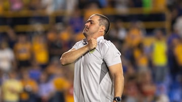 Andre Soares Jardine head coach of America during the 5th round match between Tigres UANL and America as part of the Liga BBVA MX, Torneo Apertura 2025 at Universitario Stadium, on August 16, 2025 in Monterrey, Nuevo Leon, Mexico.