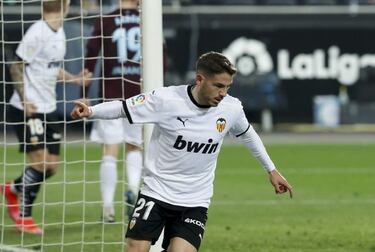 Gambling sponsor ban to add to Spanish clubs' financial pain