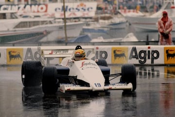 En su sexta carrera, Senna ya dejó ver que era uno de los mayores descubrimientos de la época y que estaba destinado a hacer historia en el deporte. ¿Cómo? Con una actuación antológica bajo la lluvia en Mónaco, escenario que no tardaría en convertirse en predilecto para el brasileño y en el que dejó muchos de sus mejores momentos. Saliendo el 13º de la parrilla, en la vuelta 19 ya era segundo detrás de Prost con uno de los coches más modestos (Toleman fue noveno en 1983) y, cuando tenía a tiro al francés, la carrera se suspendió por las difíciles condiciones de pista.
