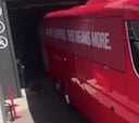 ¡El bus del Liverpool se quedó atascado en el estadio de la final!