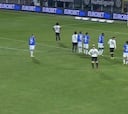 ¿Calma o estrategia? La nueva técnica para lanzar un penal que llama la atención en Italia