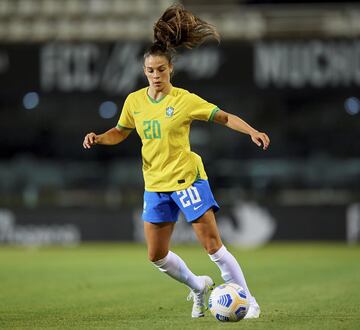 Gio Queiroz, con Brasil.