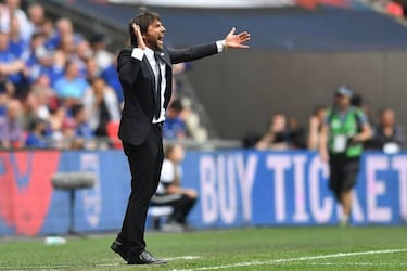 Conte "committed" to Chelsea amid PSG speculation
