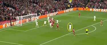 La extraña imagen de Vinicius con Van Dijk que fue el principio del fin del Madrid en Anfield