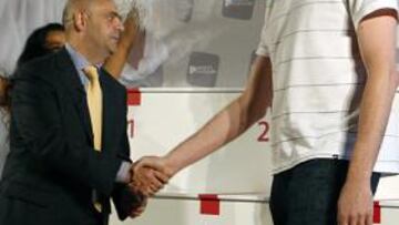 <b>GIGANTE. </b>Pau Gasol, en un momento del acto publicitario que tuvo lugar ayer en Madrid.