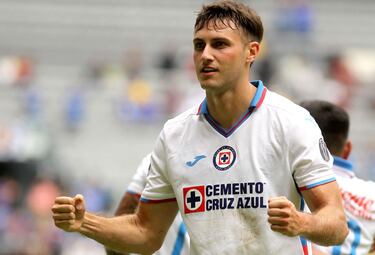 Santiago Giménez goal average similar to both Ronaldo and van Basten’s Eredivisie numbers