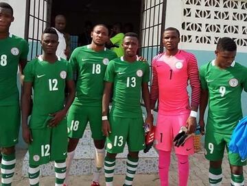 Alguna vez, Ezeali (con el número 13) formó parte de la Sub 20 de Nigeria. "Fue una muy buena experiencia", dijo a AS.