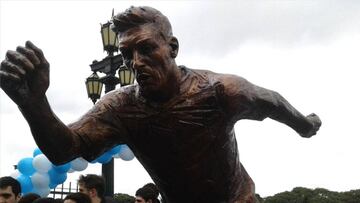Destruyen estatua de Lionel Messi en Buenos Aires