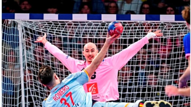 Djushebaev debuta con victoria exigua ante España