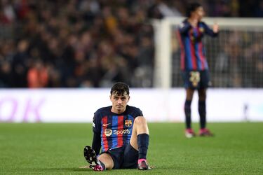 Corría el minuto 40 de la primera parte cuando el mediocentro canario notó dolor en su pierna derecha y se detuvo, lanzándose al césped para no agravar la lesión.