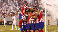 Los jugadores del Madrid celebran uno de sus goles al Madrid.