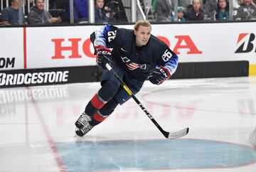 Coyne campeona olímpica y cinco veces campeona mundial con su selección, fue invitada a participar en el Fin de Semana de las Estrellas de la NHL, siendo la primera mujer en participar en los concursos de habilidades.