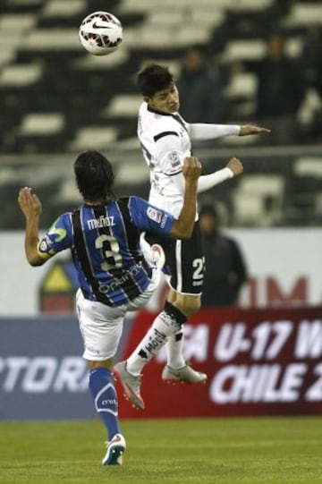 Colo Colo recibe a Huachipato en el Estadio Monumental.