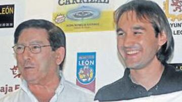 <b>EXULTANTE. </b>Chema, el nuevo refuerzo de la Cultural Leonesa procedente del Valladolid, se mostró muy ilusionado en su presentación con el equipo leonés con la vitola de jugador de equipo.