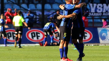 Futbol, Huachipato vs Cobresal.
Fecha 8, campeonato Nacional 2022.
Los jugadores de Huachipato celebran su gol contra Cobresal durante el partido de primera division disputado en el estadio CAP de Talcahuano, Chile.
03/04/2022
Daniel Pino/Photosport

Football, Huachipato vs Cobresal.
8th date, 2022 National Championship.
Huachipato's players celebrate their goal against Cobresal during the first division match held at the CAP stadium in Talcahuano, Chile.
03/04/2022
Daniel Pino/Photosport