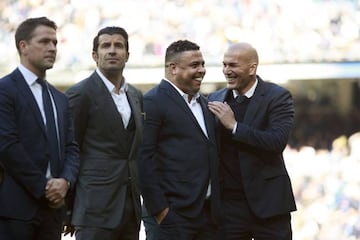 Michael Owen, Luis Figo, Ronaldo Nazário and Zidane at the Santiago Bernabeu ahead of the Granada game.