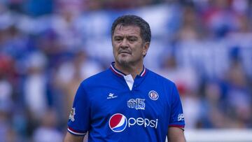 Carlos Hermosillo en un partido de leyendas