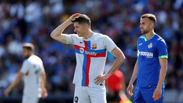 Soccer Football - LaLiga - Getafe v FC Barcelona - Coliseum Alfonso Perez, Getafe, Spain - April 16, 2023 FC Barcelona's Robert Lewandowski reacts REUTERS/Isabel Infantes