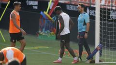 18/09/21
 VALENCIA CF
 ESTADIO MESTALLA
 ENTRENAMIENTO
 BORDALAS
 CORREIA
 PAULISTA
 
 
 