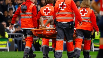 Soccer Football - LaLiga - Real Madrid v Osasuna - Santiago Bernabeu, Madrid, Spain - November 9, 2024 Real Madrid's Eder Militao is stretchered off after sustaining an injury REUTERS/Susana Vera