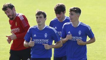 Francho y Franc&eacute;s, junto a Cristian &Aacute;lvarez e Iv&aacute;n Az&oacute;n, en un entrenamiento del Real Zaragoza.