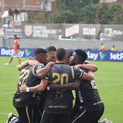 Águilas gana y sigue en la lucha por ser cabeza de grupo