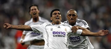 José Antonio Reyes celebra un gol contra el Mallorca en el partido que dio al Real Madrid la Liga 2006-2007.