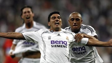 José Antonio Reyes celebra un gol contra el Mallorca en el partido que dio al Real Madrid la Liga 2006-2007.