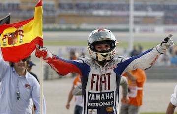 (4 de mayo de 1987). Campeón de 250cc en 2006 y 2007 y de MotoGP en 2010, 2012 y 2015, el de Palma de Mallorca, que actualmente se encuentra negociando con Ducati un posible regreso al campeonato dos años después de su nefasta experiencia con Honda en sustitución de Andrea Dovizioso, ocupa la sexta posición en esta clasificación gracias a la primera posición que consiguió con la Yamaha YZR-M1 en el Gran Premio de Portugal 2008 con apenas 20 años y 345 días. Una temporada donde sólo las lesiones le impidieron luchar por el título frente a Valentino Rossi, Casey Stoner y Dani Pedrosa, llegando a acumular hasta cinco ceros en su casillero particular.