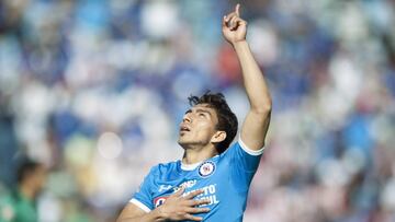 Cruz Azul vence a Chivas en el Estadio Azul y Jémez respira