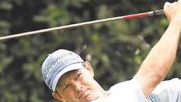 <b>SE DEFIENDE. </b>Retief Goosen empezó mal el domingo, pero seguía en un lugar privilegiado de la tabla.