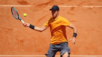 El chileno derrotó en dos sets a Taro Daniel para instalarse en la ronda de cuatro mejores. Espera por Damir Dzumhur o Radu Albot.