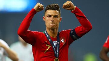Cristiano Ronaldo celebra la victoria con Portugal en la Liga de Naciones contra Holanda. 