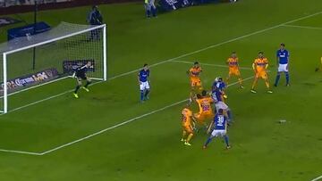 El golazo que hizo h¨¦roe a Mora en triunfo de Cruz Azul