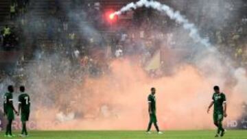 El Malasia-Arabia suspendido por lanzamiento de bengalas