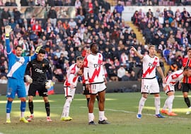 El césped de Vallecas, en el punto de mira