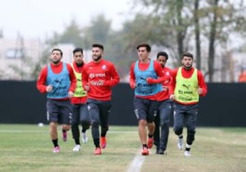 José Rojas, Johnny Herrera, Marco Medel, Juan Cornejo, Jean Beausejour y Paulo Garcés son los jugadores que iniciaron la preparación a la Copa América.