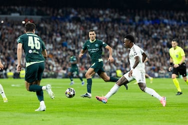 2-0. Gran asistencia de Vinicus al desmarque de Federico Valverde. El uruguayo controla y con la izquierda define cruzado, raso, al palo largo de Gianluigi Donnarumma.