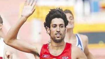 <b>TRIUNFADORES. </b>Arriba, Reina, ganador en 800; a la izquierda, España, en 3.000.