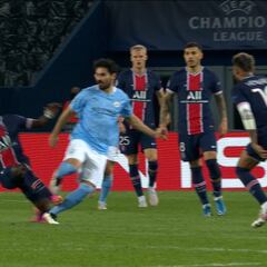 Es una brutalidad: la entrada de roja de Gueye sobre Gündogan