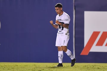 A pesar de responder cuando se le solicita en el campo, Felipe Mora ha sido borrado del ataque titular de Pumas, por lo cual el chileno saldría muy pronto del Pedregal