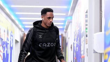 Yerry Mina, en la lista de salidas del Everton