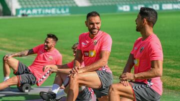 El Elche se viste de rosa en el Día contra el Cáncer de Mama