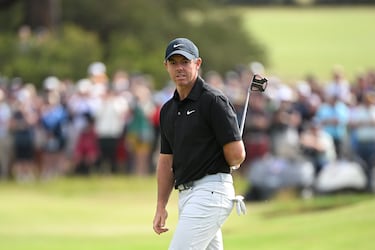 El golfista se ha consolidado como una de las personas más buscadas en Google debido a su estatus como superestrella global del golf y sus continuos logros históricos. La causa principal de este alto interés es su reciente hazaña al completar el anhelado Grand Slam de carrera (ganar los cuatro Majors), un logro que solo unos pocos han conseguido. Sumado a su éxito deportivo y sus cuatro títulos Majors, McIlroy es una figura mediática central en las polémicas entre el PGA Tour y el LIV Golf. Su talento, consistencia y relevancia dentro y fuera del green mantienen su nombre constantemente en los motores de búsqueda.