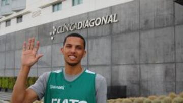 El base canadiense Devoe Joseph ha pasado esta mañana la revisión médica tras llegar a Badalona.