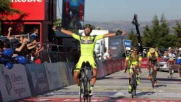 Filipe Cardoso cruza la l&iacute;nea de meta en la Serra da Gra&ccedil;a en la cuarta etapa de la Vuelta a Portugal