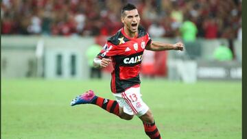 El lateral peruano no ha tenido mucha actividad con el Flamengo por lo que sus representantes buscan acomodarlo en otro club.