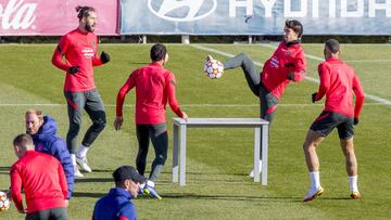 Jo&atilde;o F&eacute;lix, Felipe, Cunha y Lodi en la sesi&oacute;n del Atl&eacute;tico antes de viajar a Oporto, donde debe ganar y rezar. 